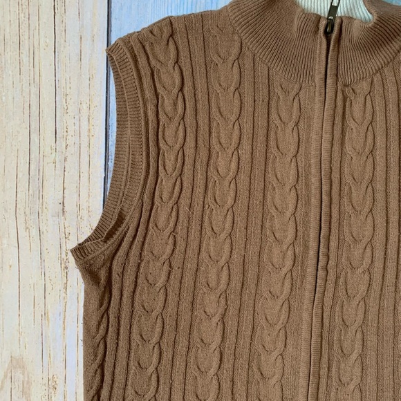 Women’s silk and cotton Tan Cable Knit zip up Sweater Vest - Picture 4 of 8